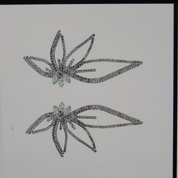 Rhinestone Flower Leaf Wing Shaped Earrings - Picture 2 of 5